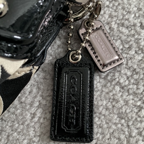 Coach Shoulder Bag - Picture 6 of 6